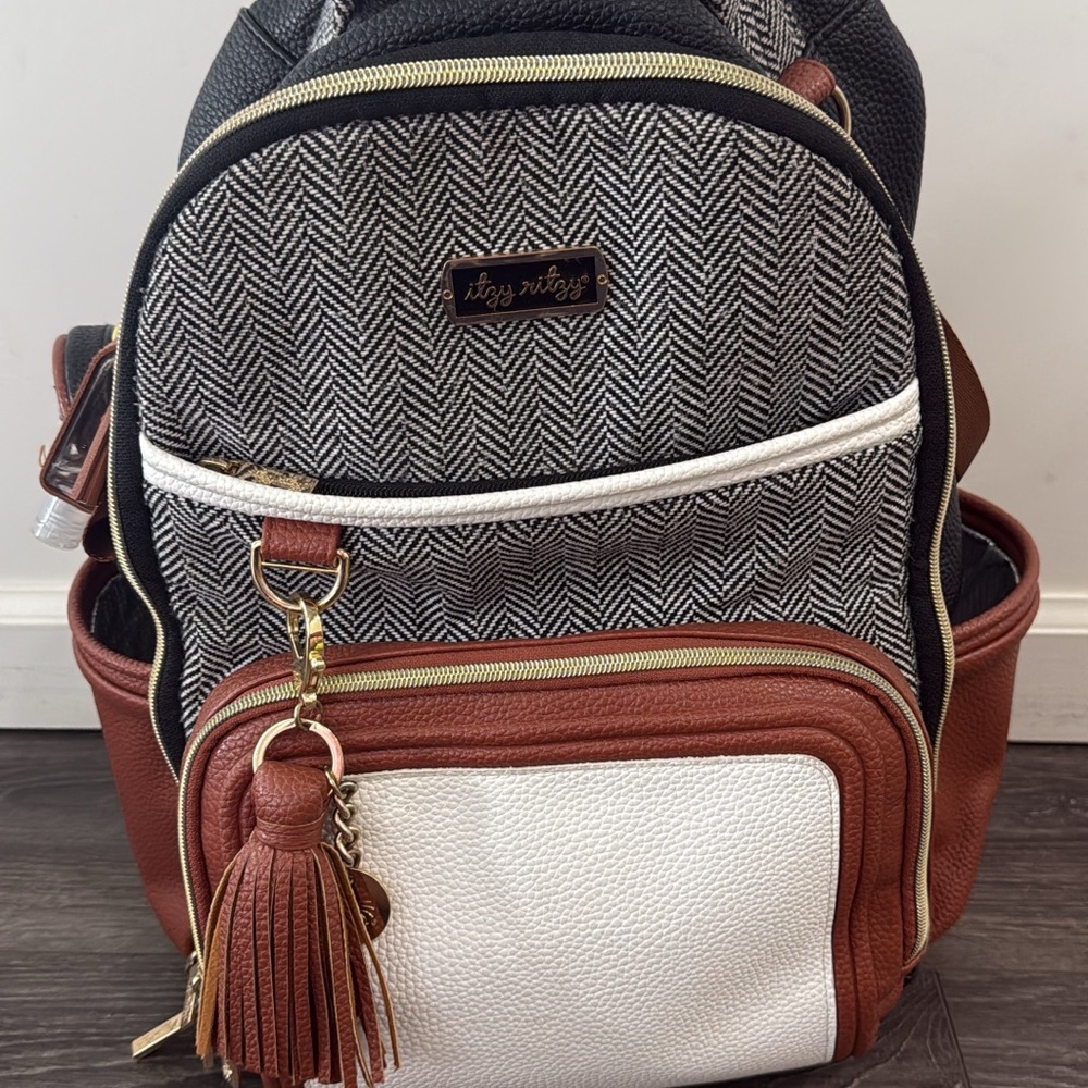 Itzy Ritzy Coffee & Cream Boss backpack